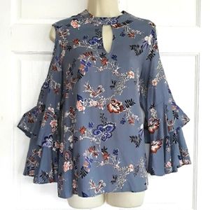 Boho floral top with cold shoulders in blue